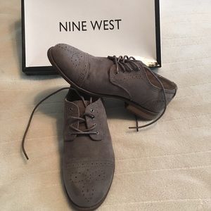 Nine West grey saddle-style shoes. Sz 6.5